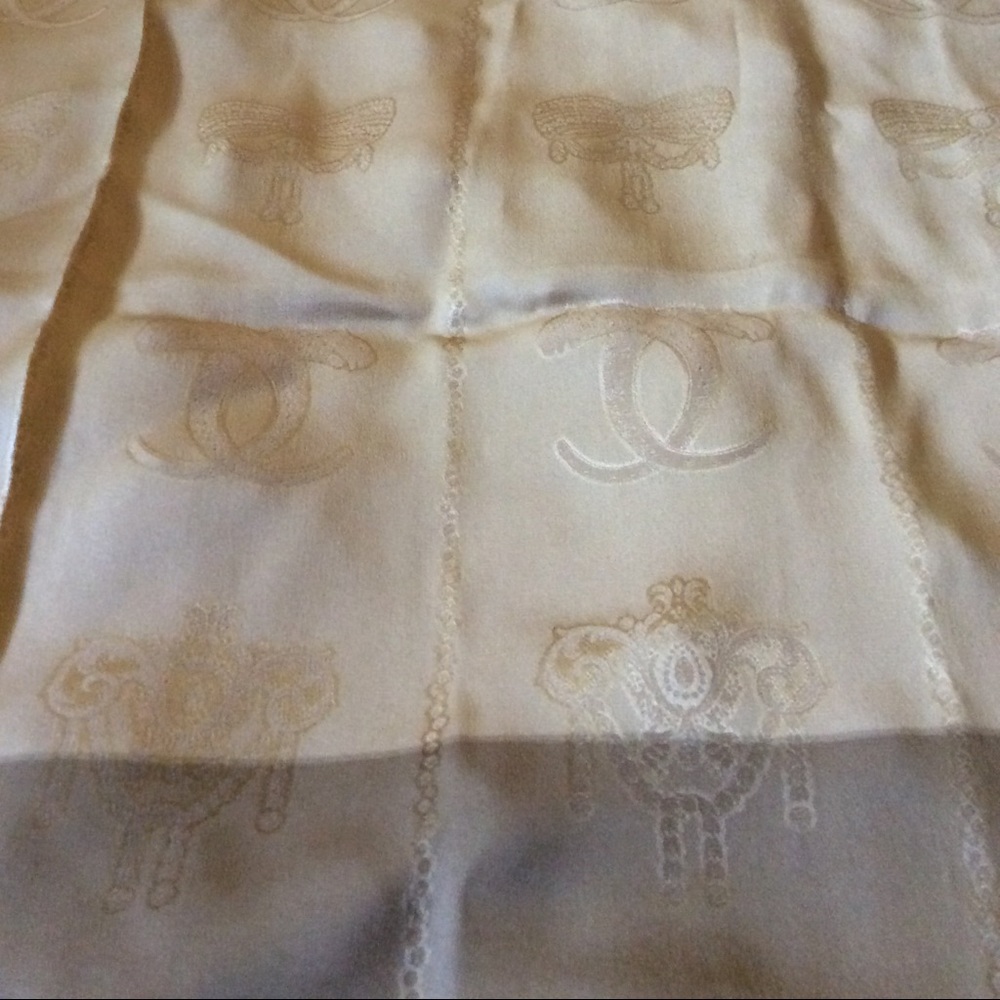 Scarf - Picture 5 of 6